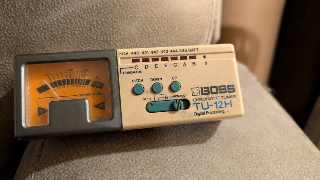 BOSS TU-12H Chromatic Tuner