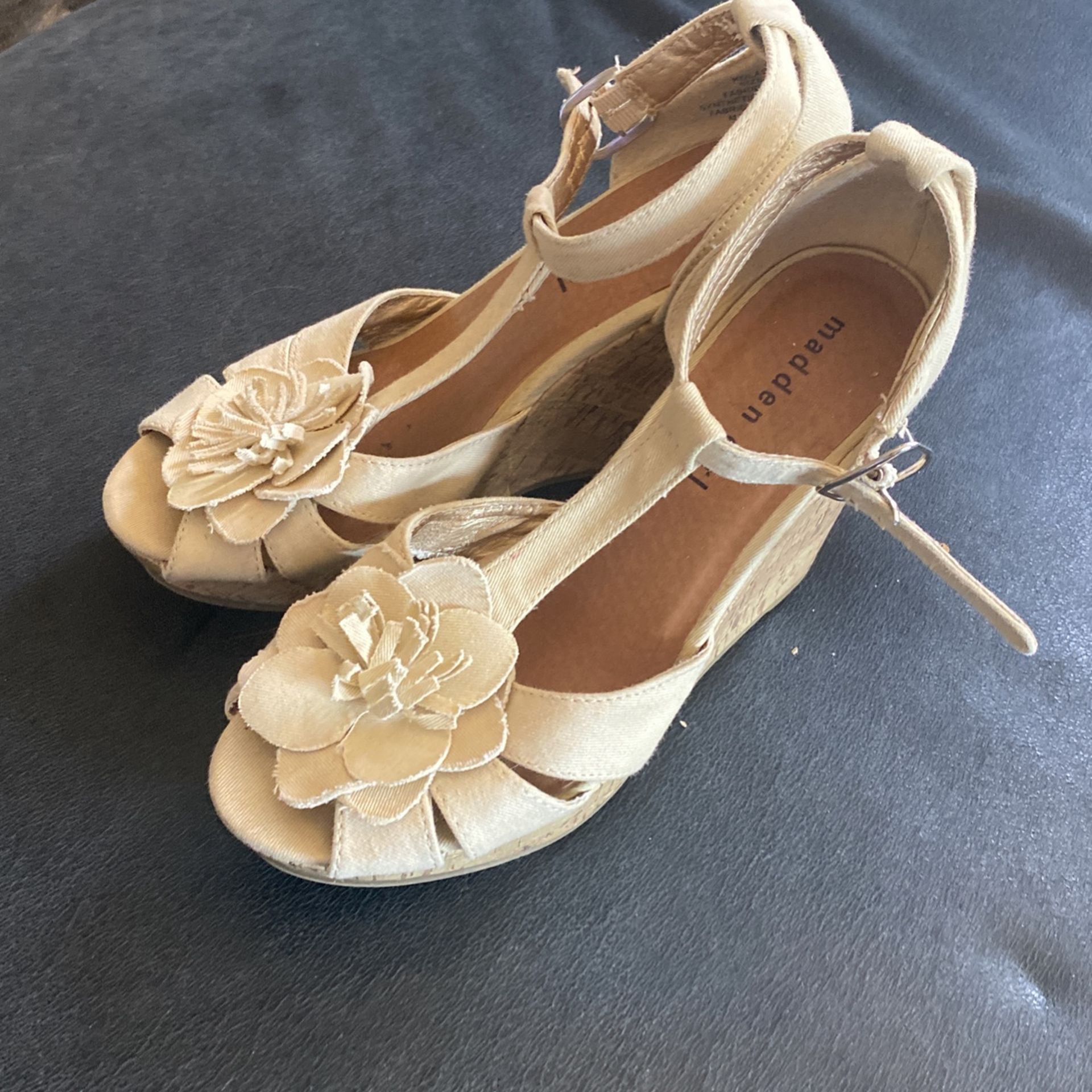 Size 6 Womens Madden Girl Wedge Shoes