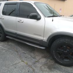 2004 Ford Explorer