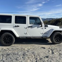 2013 JEEP WRANGLERS SAHARA  