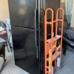 GE 22 Cubic Foot Refrigerator