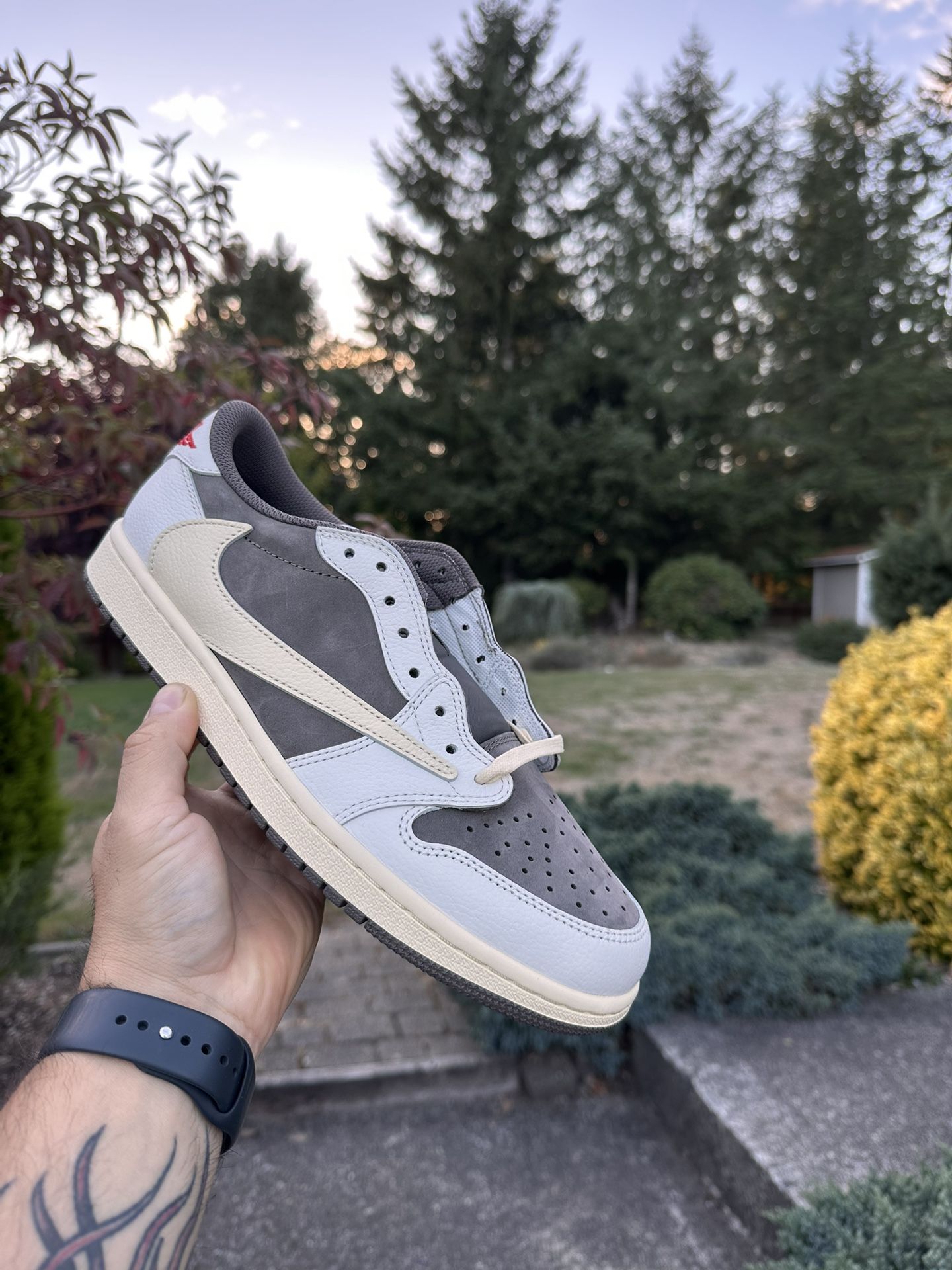 Jordan 1 Nike Reverse Mocha