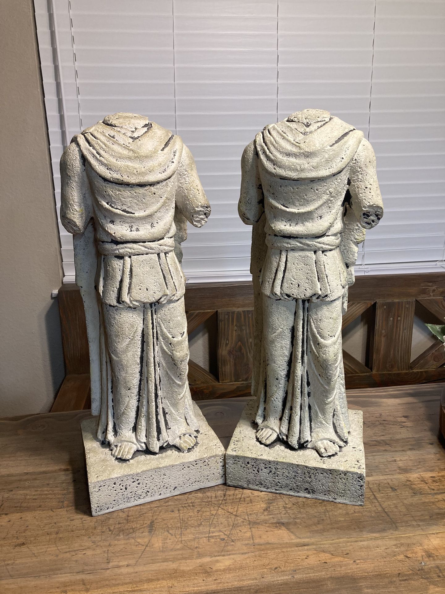 classical or Roman-style sculpture(Warm Springs And Green Valley)