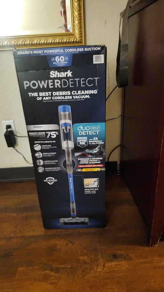 SHARK POWER DETECT CORDLESS VACUUM