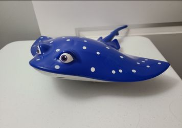 2015 Finding Nemo Finding Dory Swigglefish Stingray Mr. Ray Storage Case