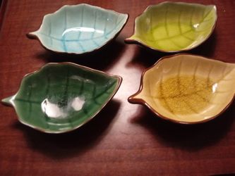 Leaf shaped mini dish 4 pc. set