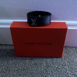 lv bracelet 