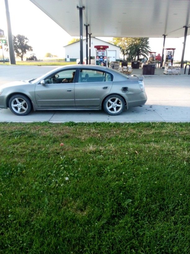2005 Nissan Maxima 1671175 Miles Runs And Drives Great Asking 2000$ Or Best Offer