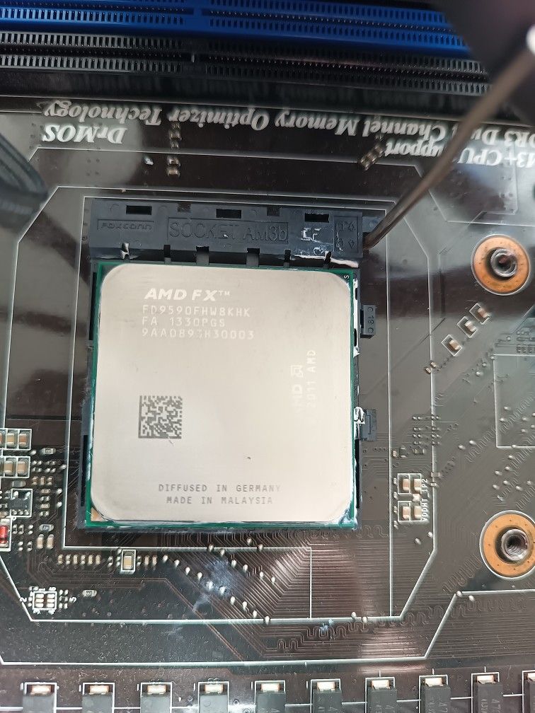 AMD FX 9590 CPU AND BOARD 