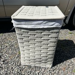Woven Laundry Hamper Basket w/ Lid & Liner