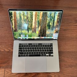MACBOOK PRO 16 INCH! Super Fast 32 GB RAM!