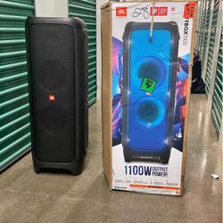 JBL PartyBox 1000 - Powerful Bluetooth party speaker with full panel light effects - Black