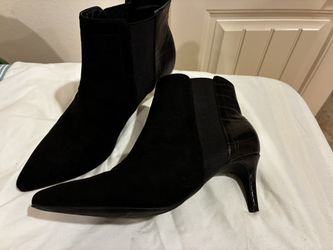Women Bootie Size 7.5