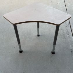 Adjustable Height Student Desk. 