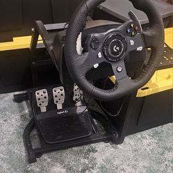 logitech G920 steering wheel and pedals w/ stand