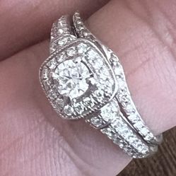 1ct vera wang diamond engagement ring and matching wedding band.  over $3000 new at jared!