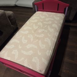 Toddler bed