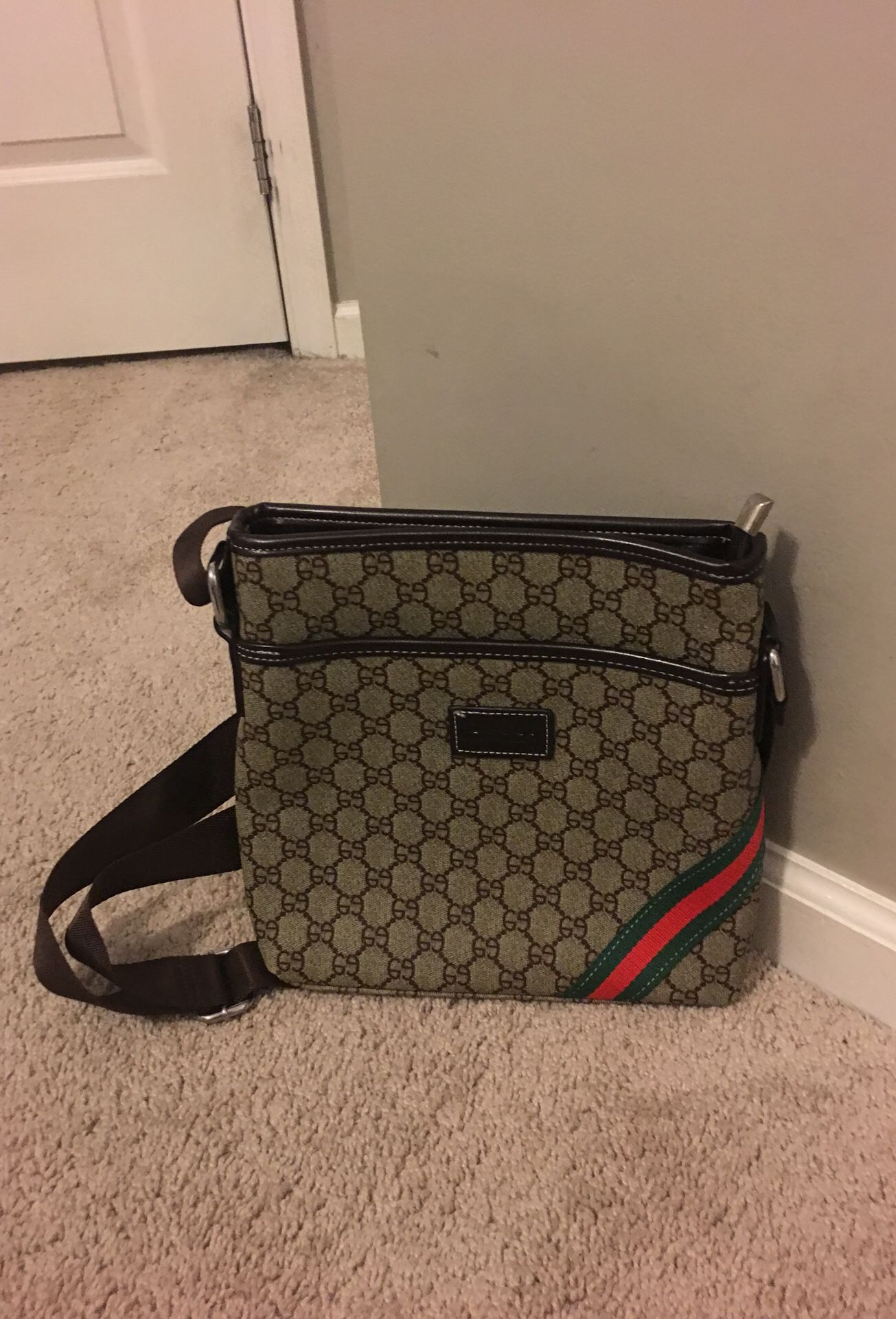 Gucci messenger bag for men’s