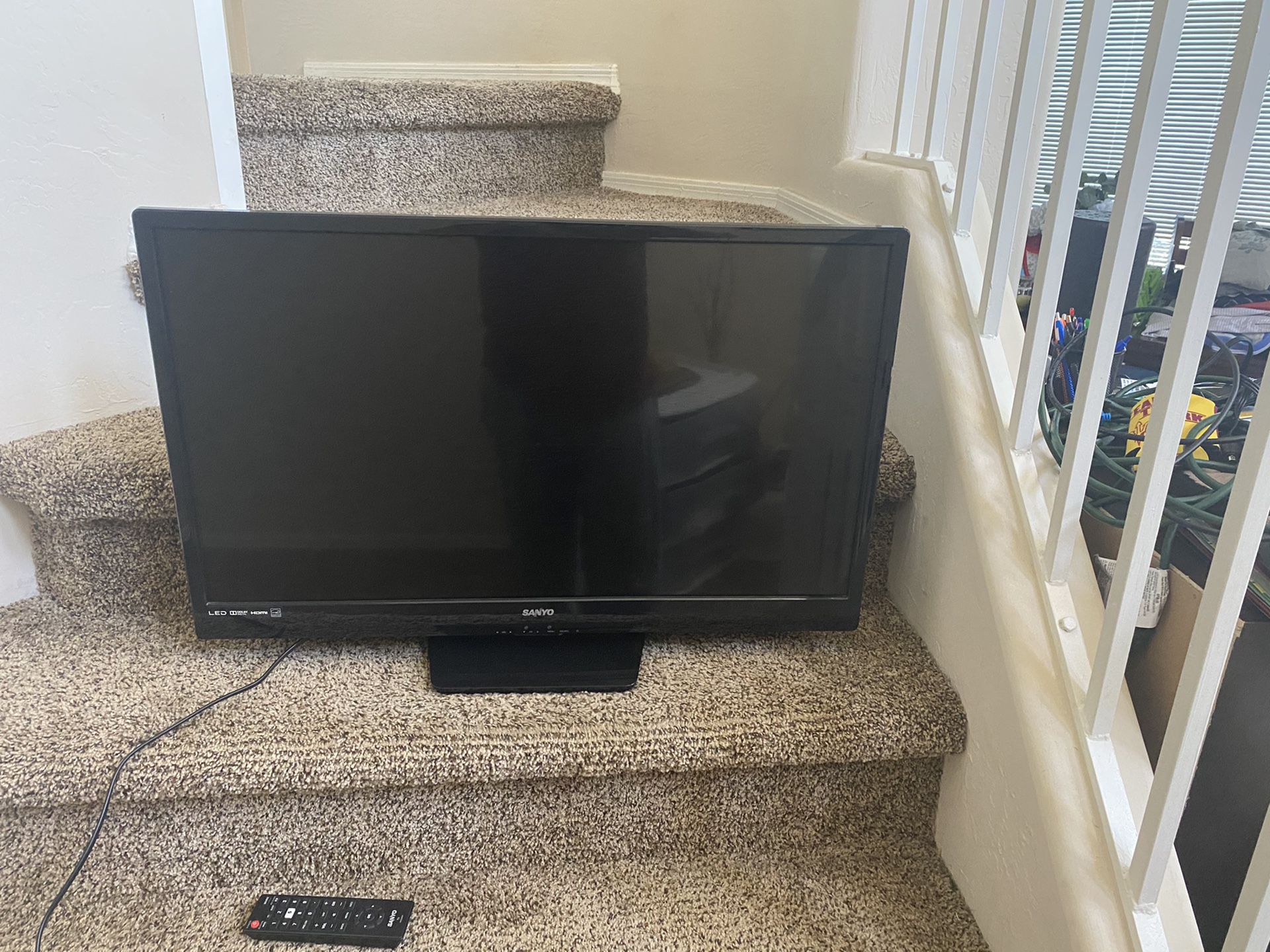 Sanyo 32 inch TV