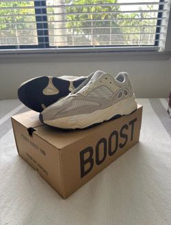 Yeezy Boost 700 Low Analog