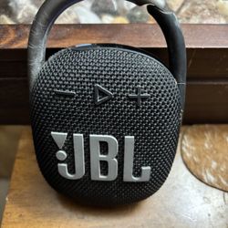 JBL Clip 4 