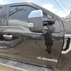 2020 F250-450 Front Door Shell Right 
