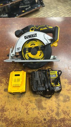 Dewalt circular saw w/battery and Charger