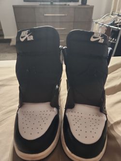 Selling a pair of Air Jordan 1 Retro High OG "Black/White" (GS) in size 7Y