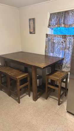 Large kitchen Table with 4 stools