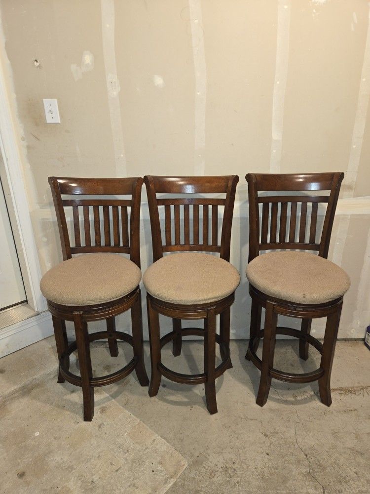 3 Chairs And Table Bar Stools