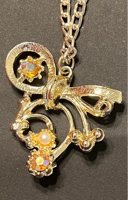 Gold-Tone Vintage-Style Pendant Necklace