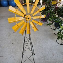 Metal Small Windmill. Yard Art. $40 cada uno
