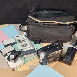 JVC GR-AX720 Compact VHS Camcorder Bundle w/ Charger, Tapes & Samsonit