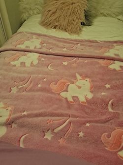 New Unicorn Throw Glow-in-the-dark