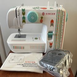 Singer  Sewing Machine 
