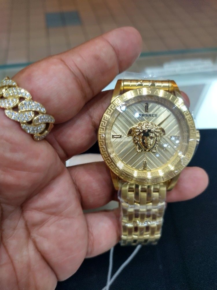 Versace Men's Swiss Vcode Gold Ion Plated 43 Mm for Sale in Norwalk