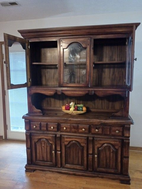 China Cabinet And Dry Sink / Buffet Serving Bar With Lights 