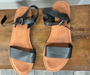 $2 Size 7.5 Women Sandals