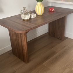 Dining Table for 4-6 people