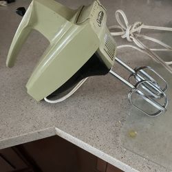 SunBeam Electric Mixer. 