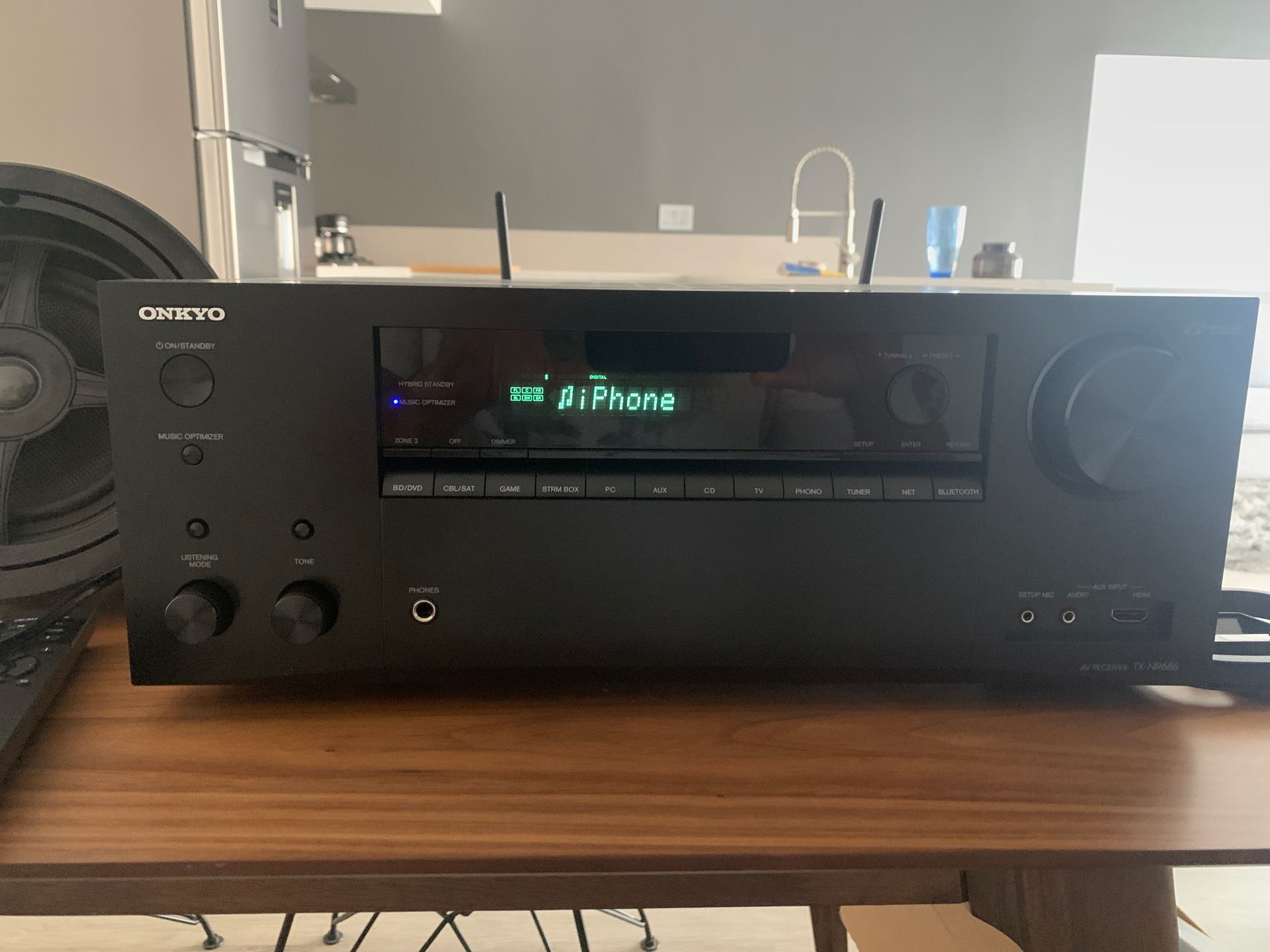 Surround sound receiver Onkyo TX-NR686