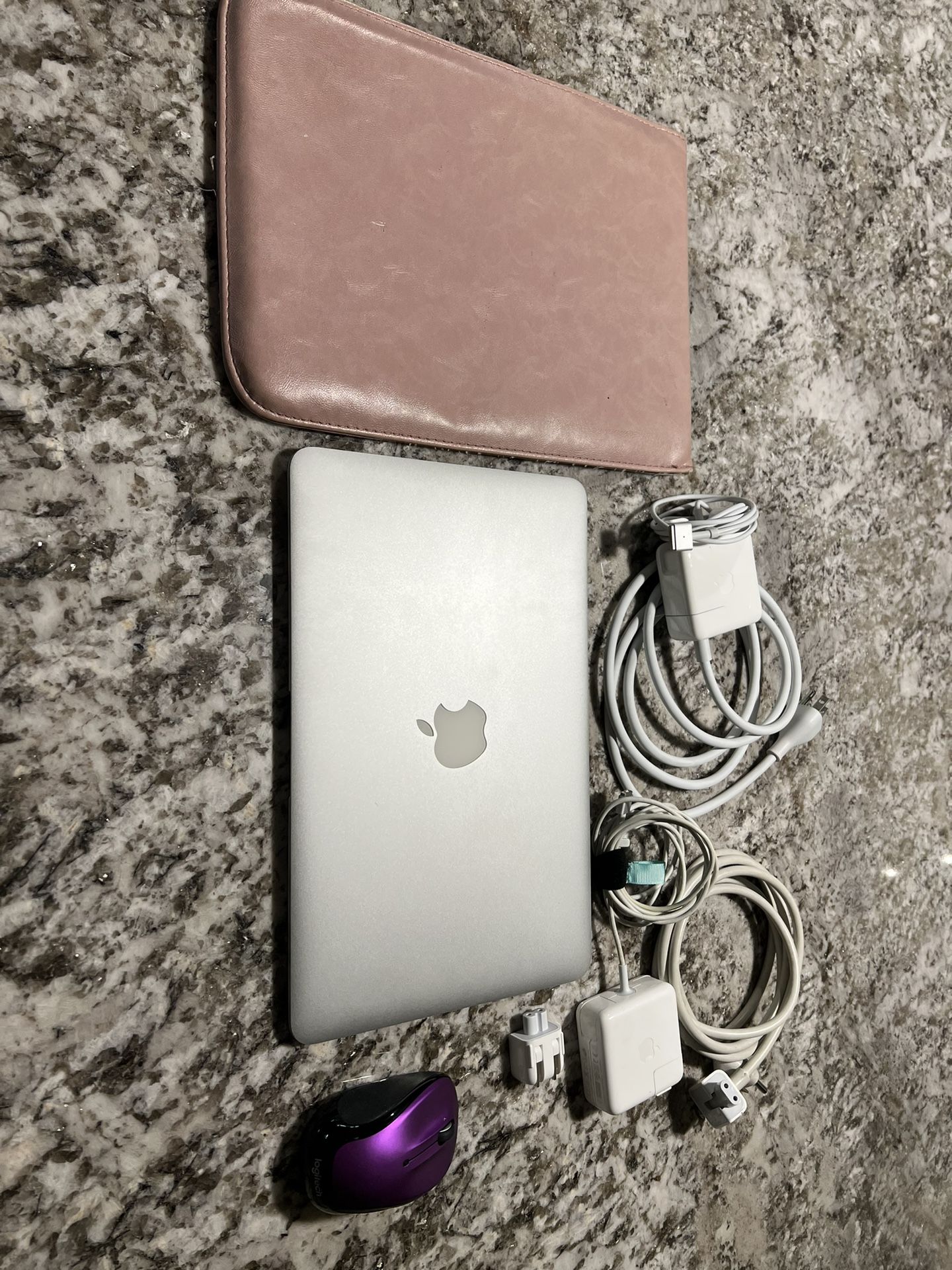 MacBook Air 11.6” + Accessories