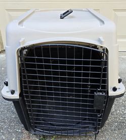 Medium dog crate carrier