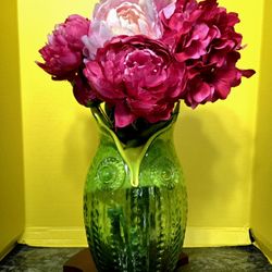 Mid-Century Modern Owl Art Glass Flower Vase Green/Yellow  12" Tall