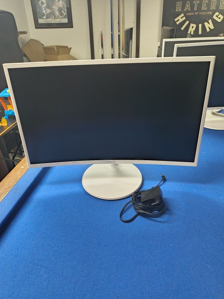 Samsung 27” Curved Monitor – White – Excellent Used Condition – 4 Available