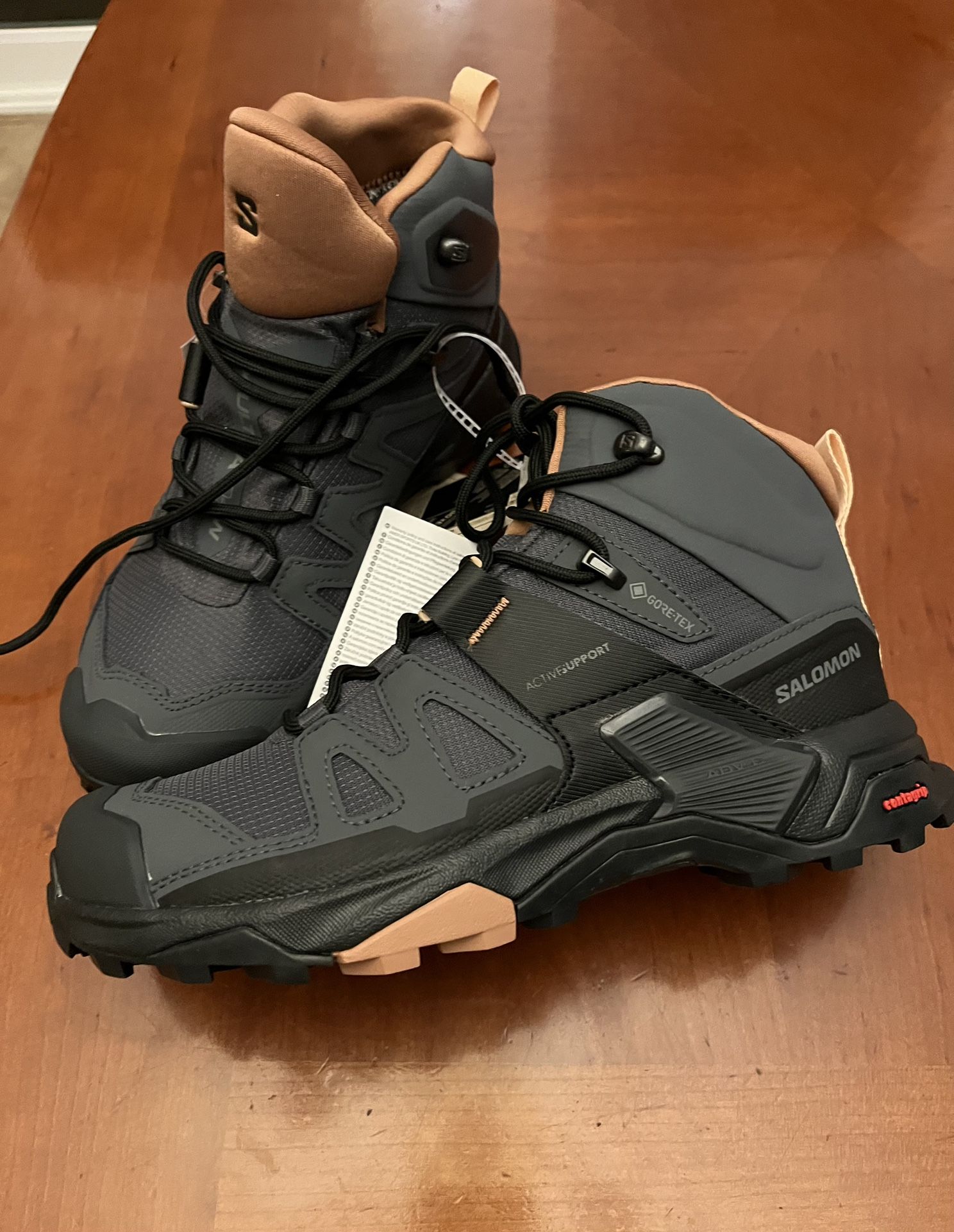 NWT Ladies Salomon  X Ultra 4 Mid GORE-TEX Hiking Boots  Size 6.5