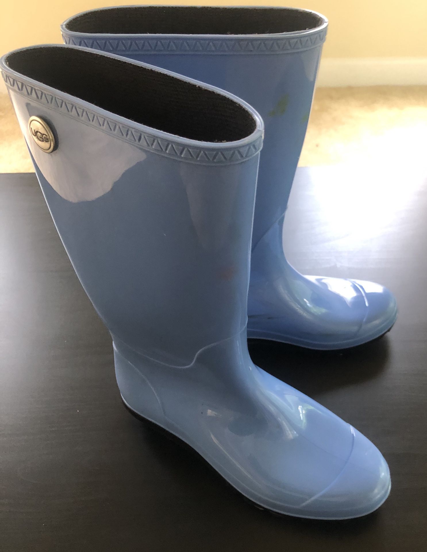 Ugg blue rubber rain boots (Size 9)
