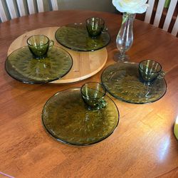 4 Sets-Indiana Glass Sunburst Snack Plates w/cups