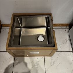 Stainless Steel Kitchen Sink. only what you see in the photo. New Open Box 