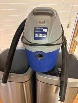 Shop-vac portable hang up vacuum WORKS